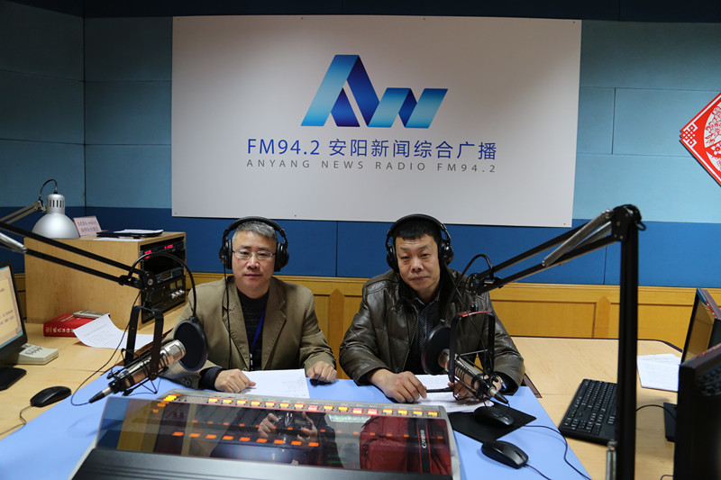 益和熱力公司董事長(zhǎng)、總經(jīng)理?xiàng)钣婪逶谖沂芯W(wǎng)上市民之家與廣大用戶群眾及網(wǎng)友進(jìn)行了在線交流溝通